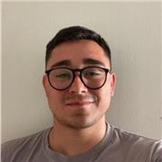 Profesor de Lenguaje dicta clases a alumnos de todas las edades